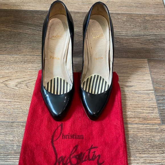 Christian Louboutin black patent leather pumps with dust bag, size 37 - Picture 2 of 5